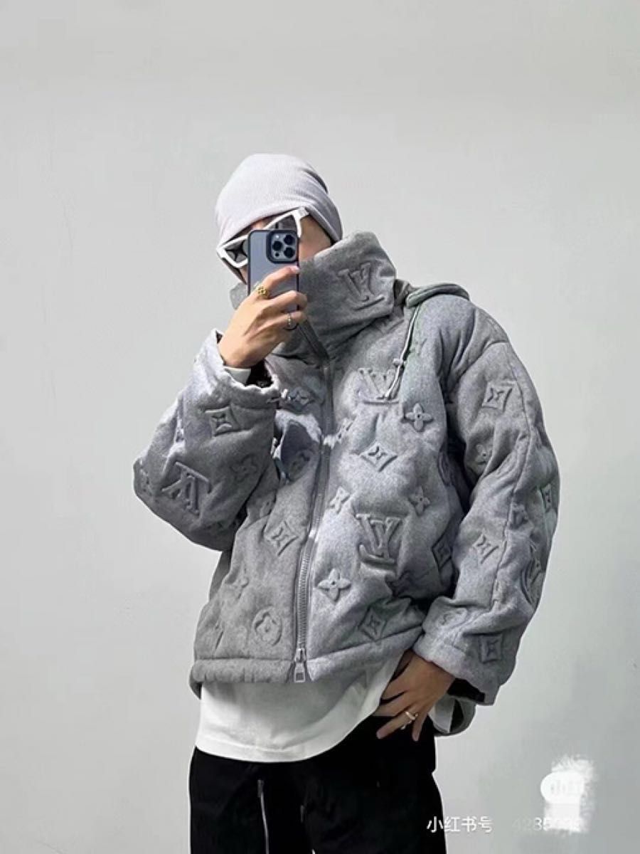 ルイヴィトン LOUIS VUITTON エンボス フード付きダウン ルイヴィトン LOUIS VUITTON エンボス フード付きダウン