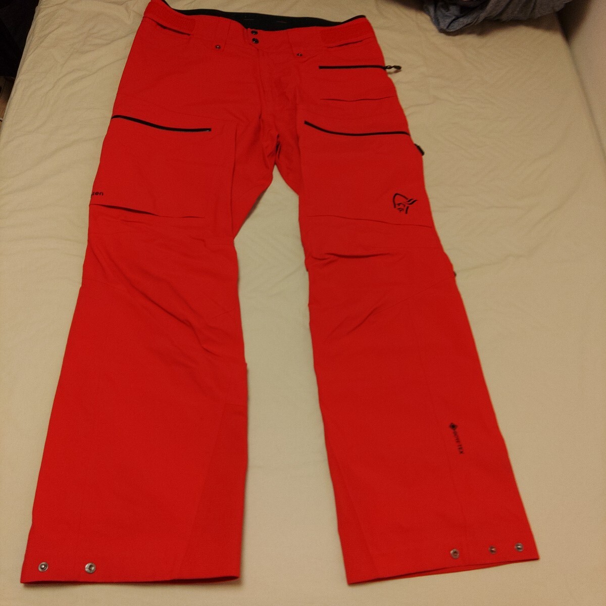 10200円 ノローナ NORRONA lofoten GORE-TEX パンツ XL 赤 - ロング 10200円 ノローナ NORRONA lofoten GORE-TEX パンツ XL 赤 - ロング