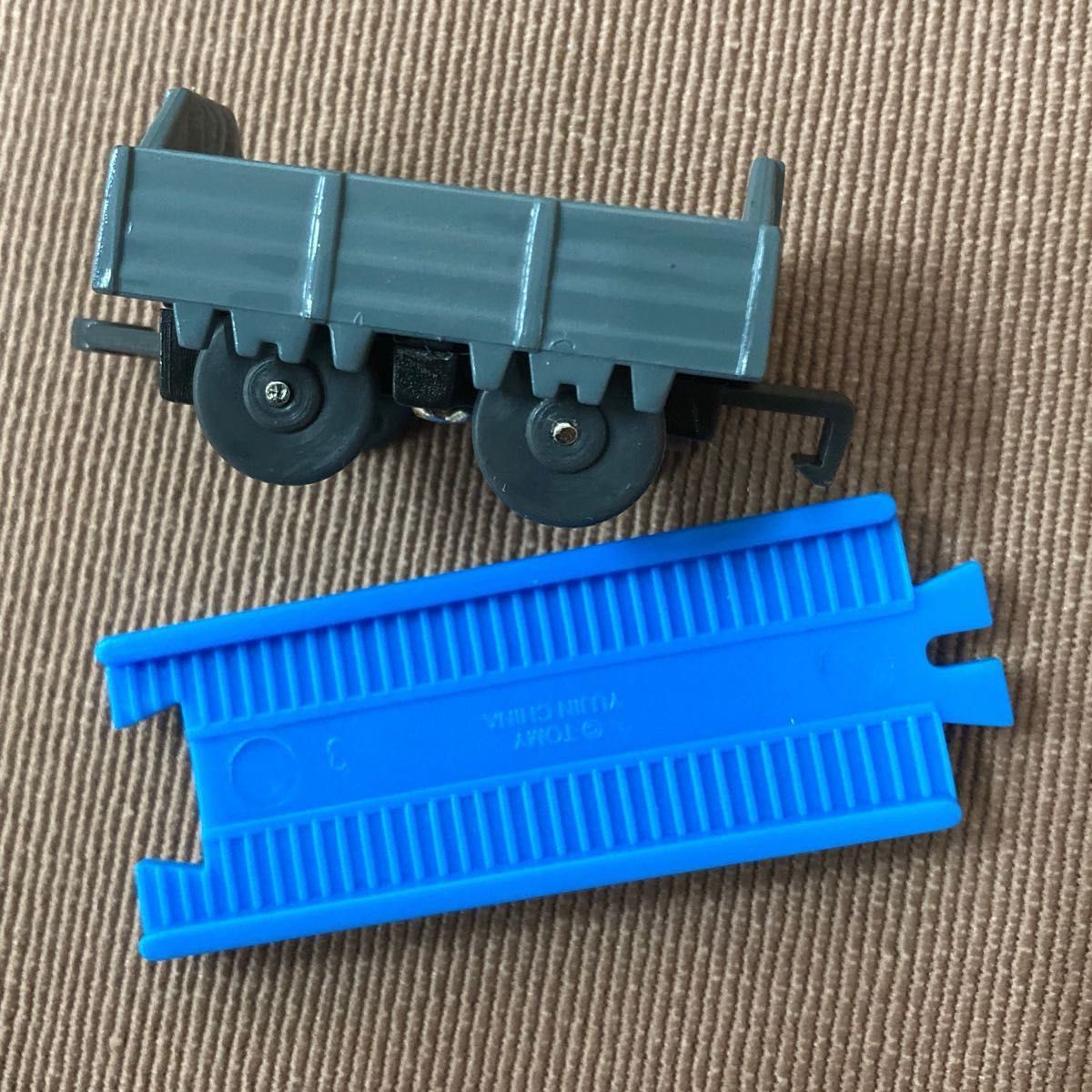 カプセルプラレール きかんしゃトーマスとなかまたち 貨車+直線 カプセルプラレール きかんしゃトーマスとなかまたち 貨車+直線