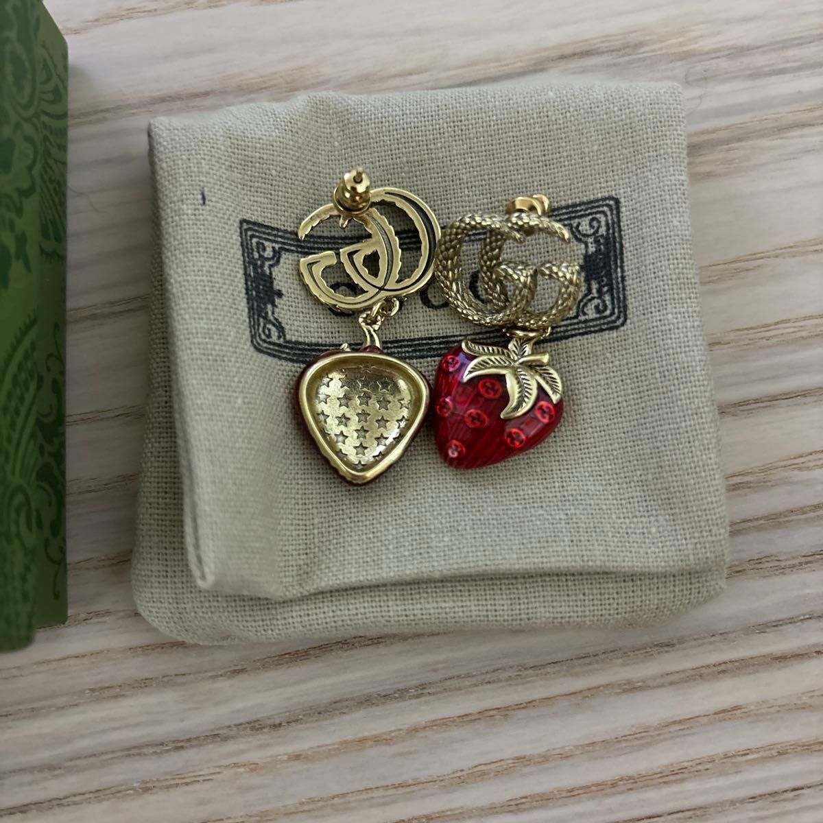 Gucci グッチ いちご ピアス 両耳|Yahoo!フリマ(旧PayPayフリマ) Gucci グッチ いちご ピアス 両耳|Yahoo!フリマ(旧PayPayフリマ)