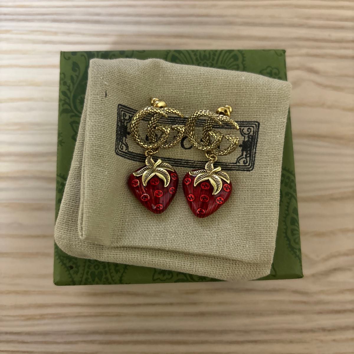Gucci グッチ いちご ピアス 両耳|Yahoo!フリマ(旧PayPayフリマ) Gucci グッチ いちご ピアス 両耳|Yahoo!フリマ(旧PayPayフリマ)