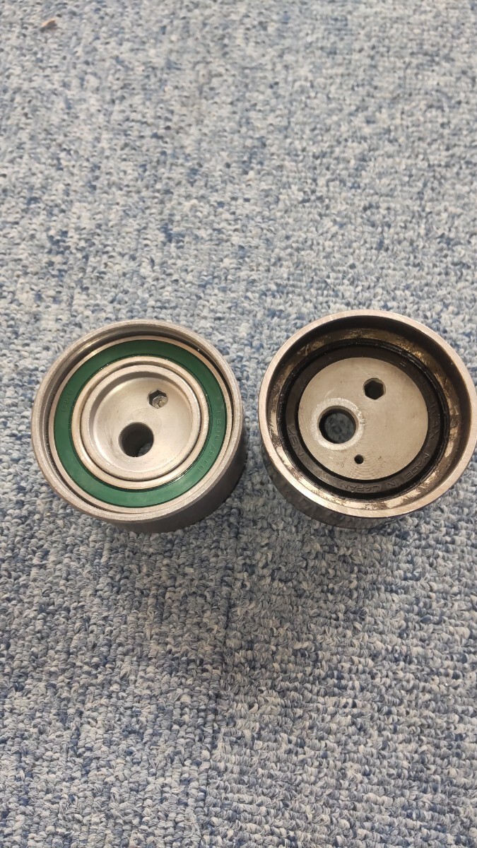 左が出品物、右が純正部品