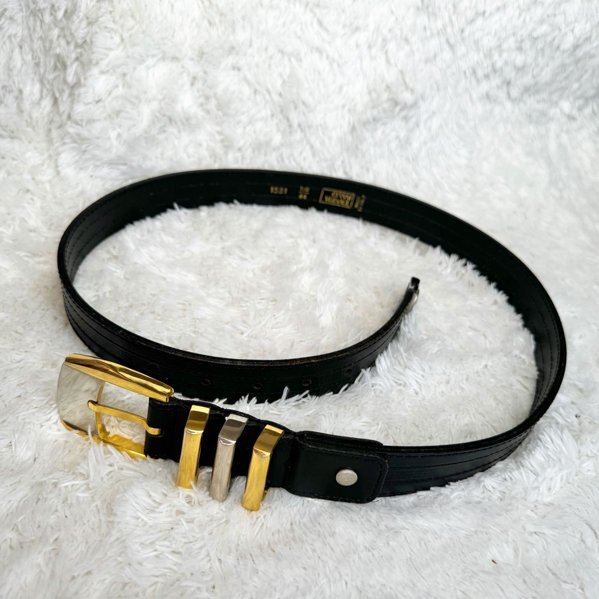 美品】ジャンニヴェルサーチ 3連 メデューサ ベルト ブラック 美品】ジャンニヴェルサーチ 3連 メデューサ ベルト ブラック