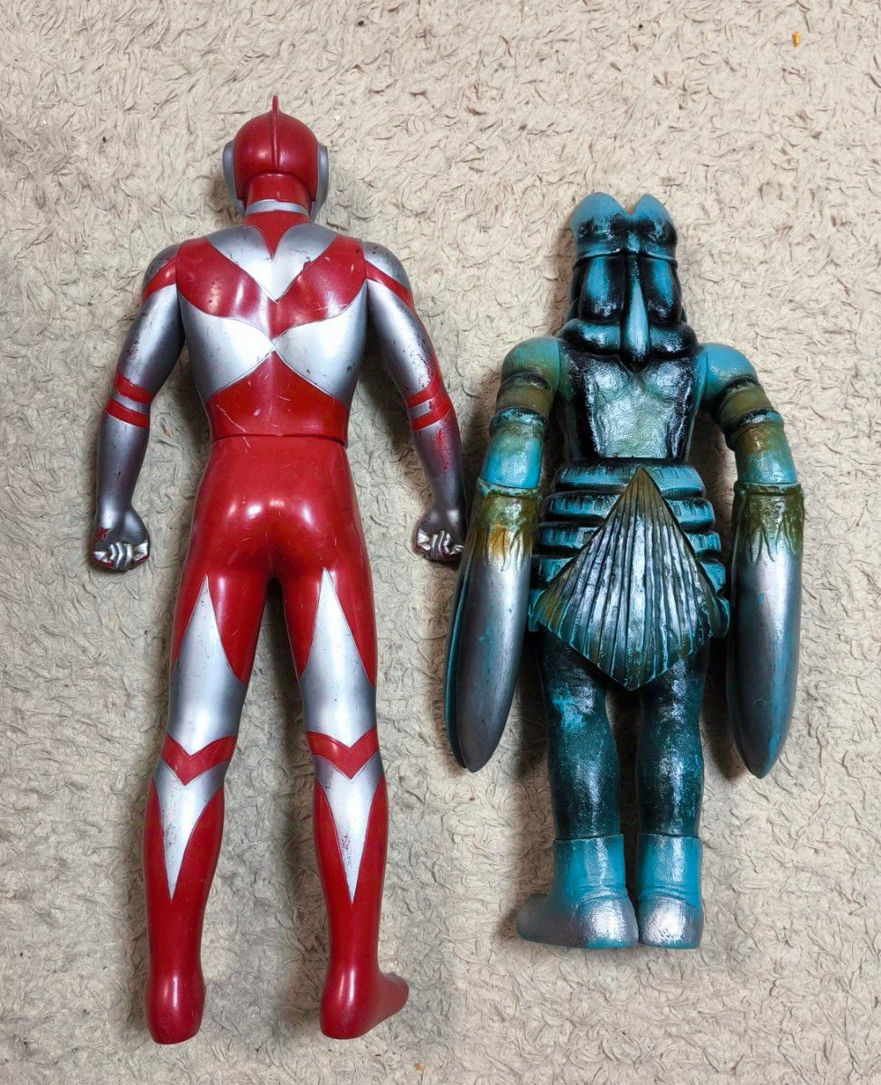SH241229 ウルトラマン+バルタン星人セット 約35年前の物 ソフビ SH241229 ウルトラマン+バルタン星人セット 約35年前の物 ソフビ