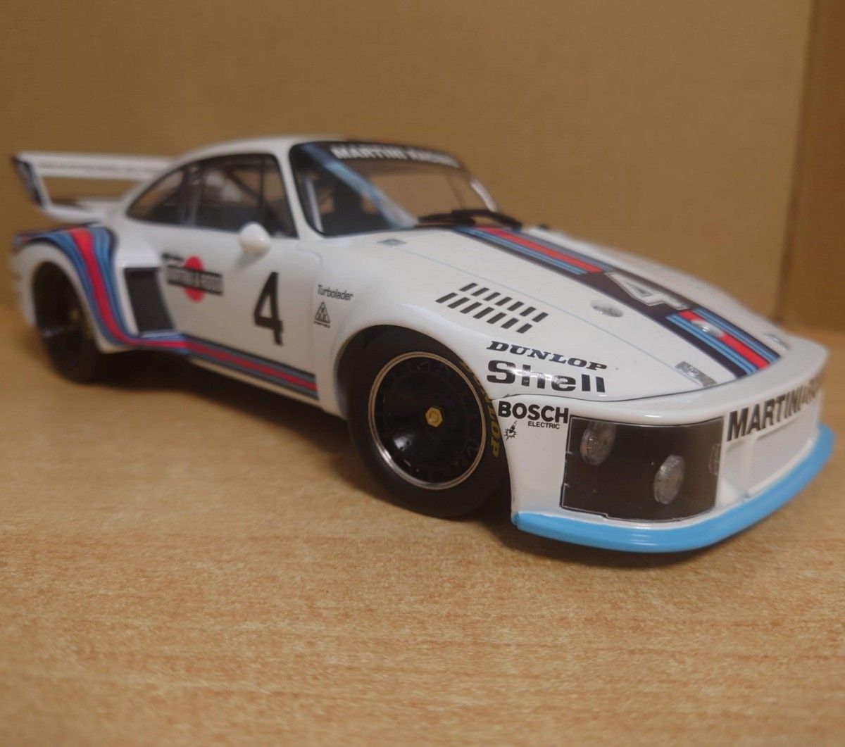 1/18 ポルシェ935 マルティニ #4 6時間耐久 1976 優勝 ノレブ製 1/18 ポルシェ935 マルティニ #4 6時間耐久 1976 優勝 ノレブ製