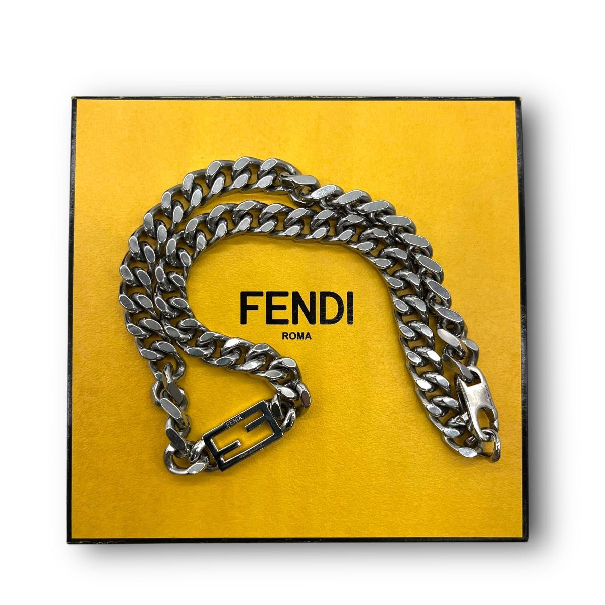極美品FENDI フェンディ ネックレス シルバー バケット メンズ 極美品FENDI フェンディ ネックレス シルバー バケット メンズ