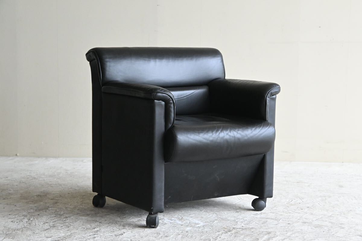 【やや美品】okamura 本革 ラウンジチェア 椅子 レザー シングルソファ 総革 1Pソファ 日本製 黒 ラウンジソファ キャスター