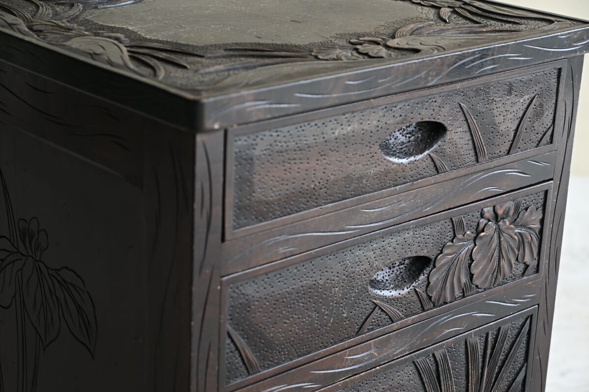 美品】長野県 伝統工芸 軽井沢彫 菖蒲図 箪笥 和箪笥 タンス 美品】長野県 伝統工芸 軽井沢彫 菖蒲図 箪笥 和箪笥 タンス