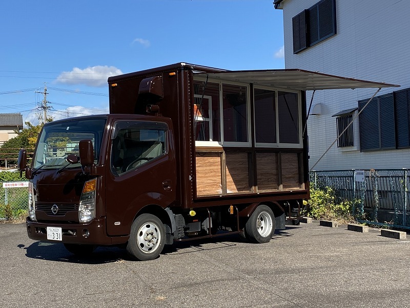 大型跳ね上げトビラ　存在感抜群です