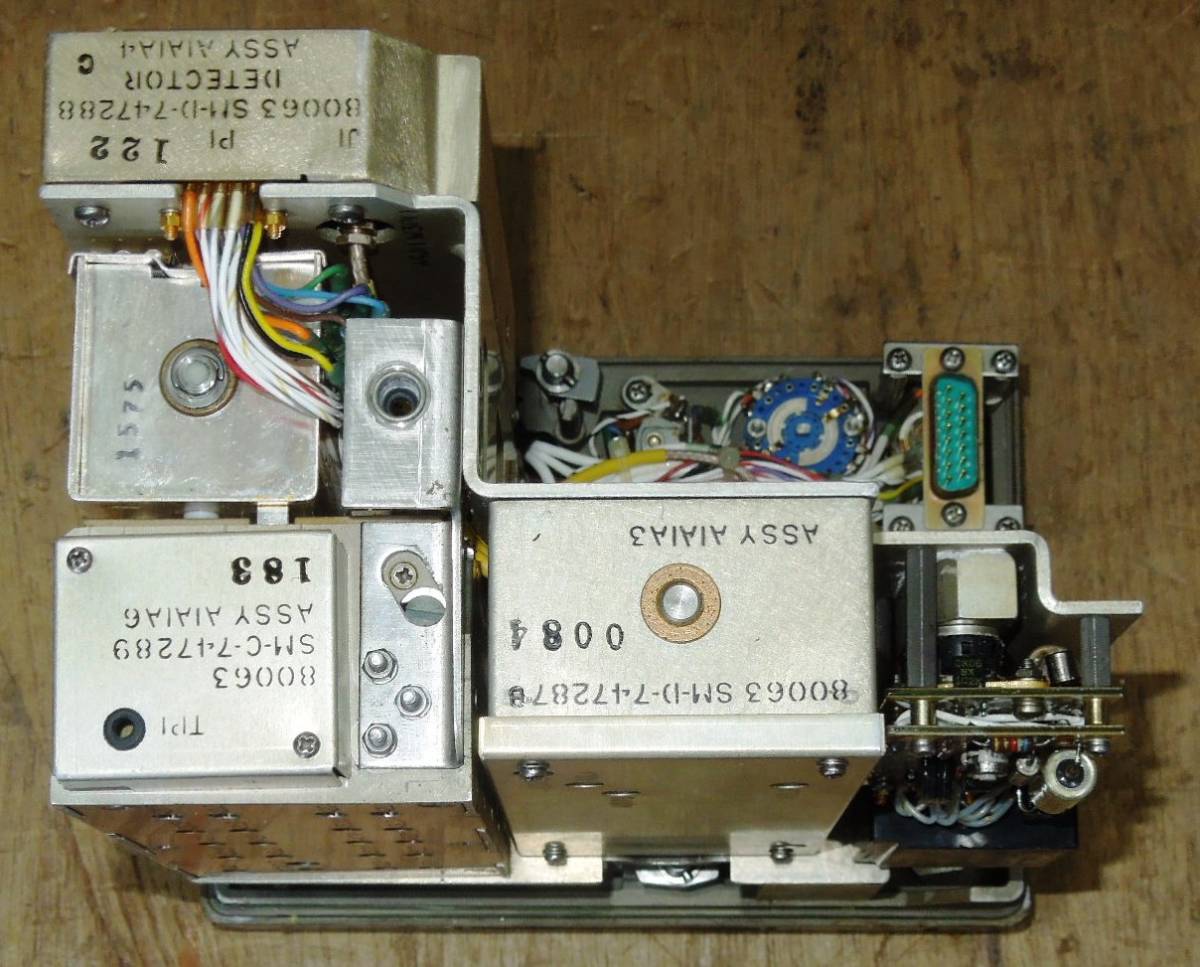 米軍用受信機　R-1518　20-150MHz連続可変　単一電池12本内蔵　回路図A３コピー14枚付