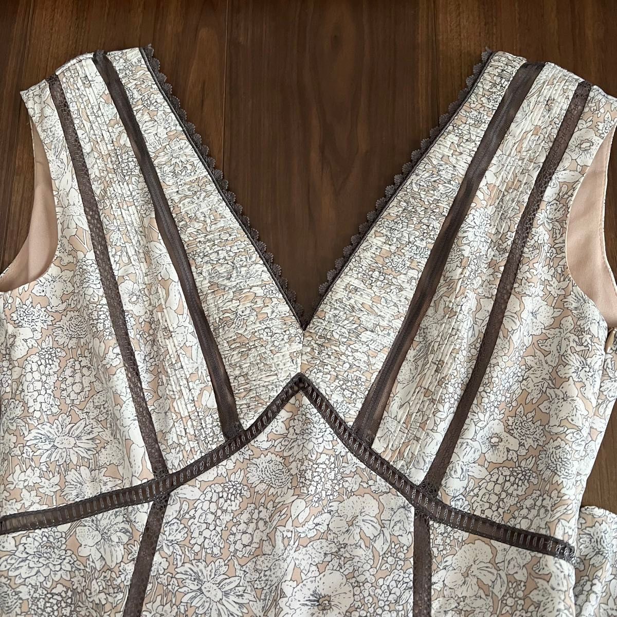 Mサイズ herlipto フローラルドレス Lace Trimmed Floral Dress Mサイズ herlipto フローラルドレス Lace Trimmed Floral Dress