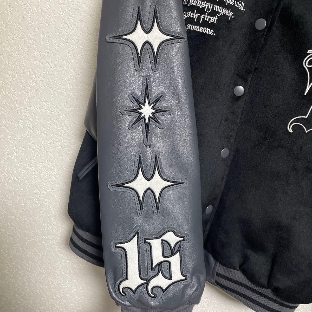 luvistrue バーシティジャケット Billlieツキちゃん着用 韓国 luvistrue バーシティジャケット Billlieツキちゃん着用 韓国