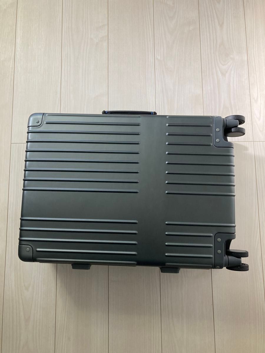 INV1811 イノベーター アルミスーツケース36L ガンメタル INV1811 イノベーター アルミスーツケース36L ガンメタル