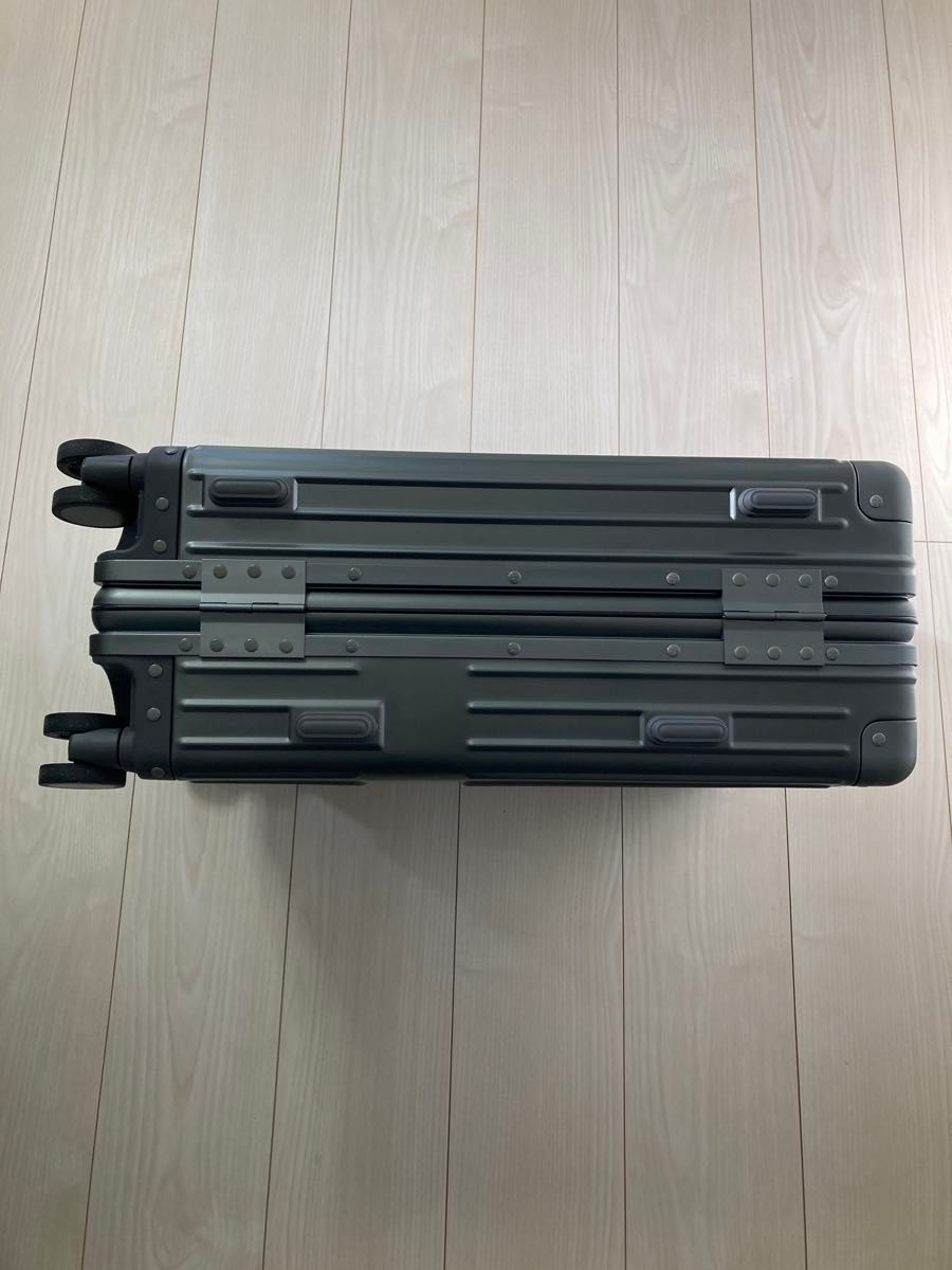 INV1811 イノベーター アルミスーツケース36L ガンメタル INV1811 イノベーター アルミスーツケース36L ガンメタル