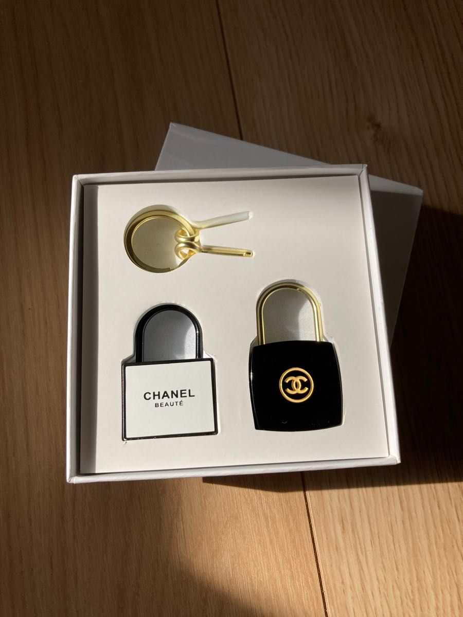 CHANEL シャネル ノベルティ ラコレクションキーホルダー カデナ CHANEL シャネル ノベルティ ラコレクションキーホルダー カデナ