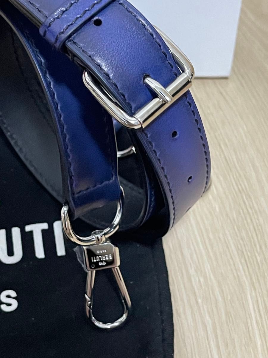 新品 ベルルッティ berluti ショルダーストラップ ヴェネチア 新品 ベルルッティ berluti ショルダーストラップ ヴェネチア