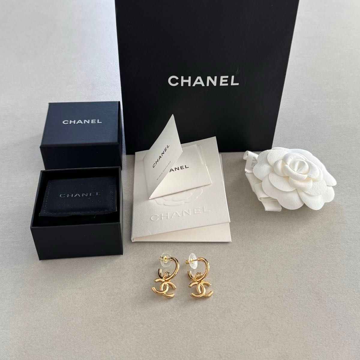 新品未使用 Chanel シャネル ココマーク フープピアス ゴールド 新品未使用 Chanel シャネル ココマーク フープピアス ゴールド