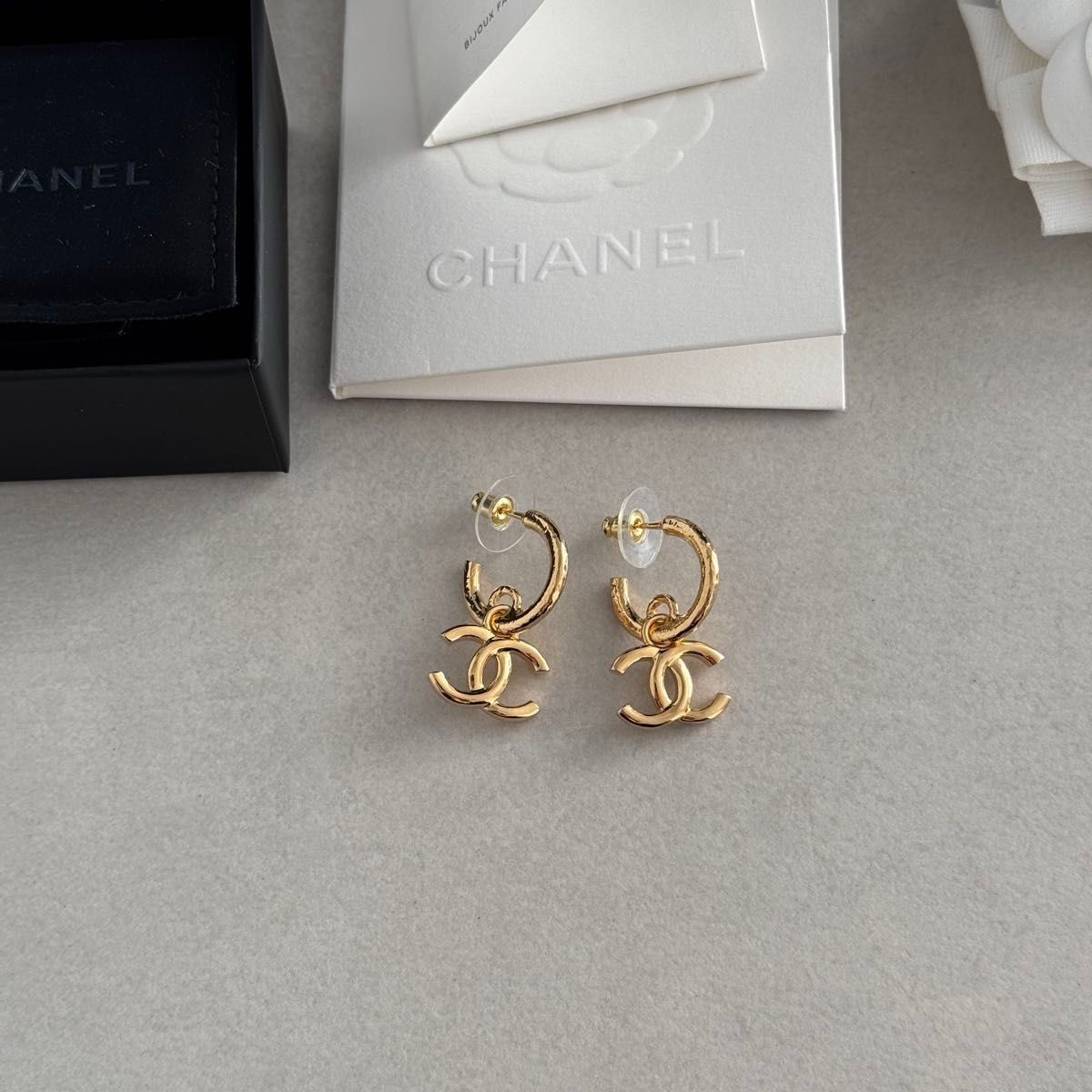 新品未使用 Chanel シャネル ココマーク フープピアス ゴールド 新品未使用 Chanel シャネル ココマーク フープピアス ゴールド
