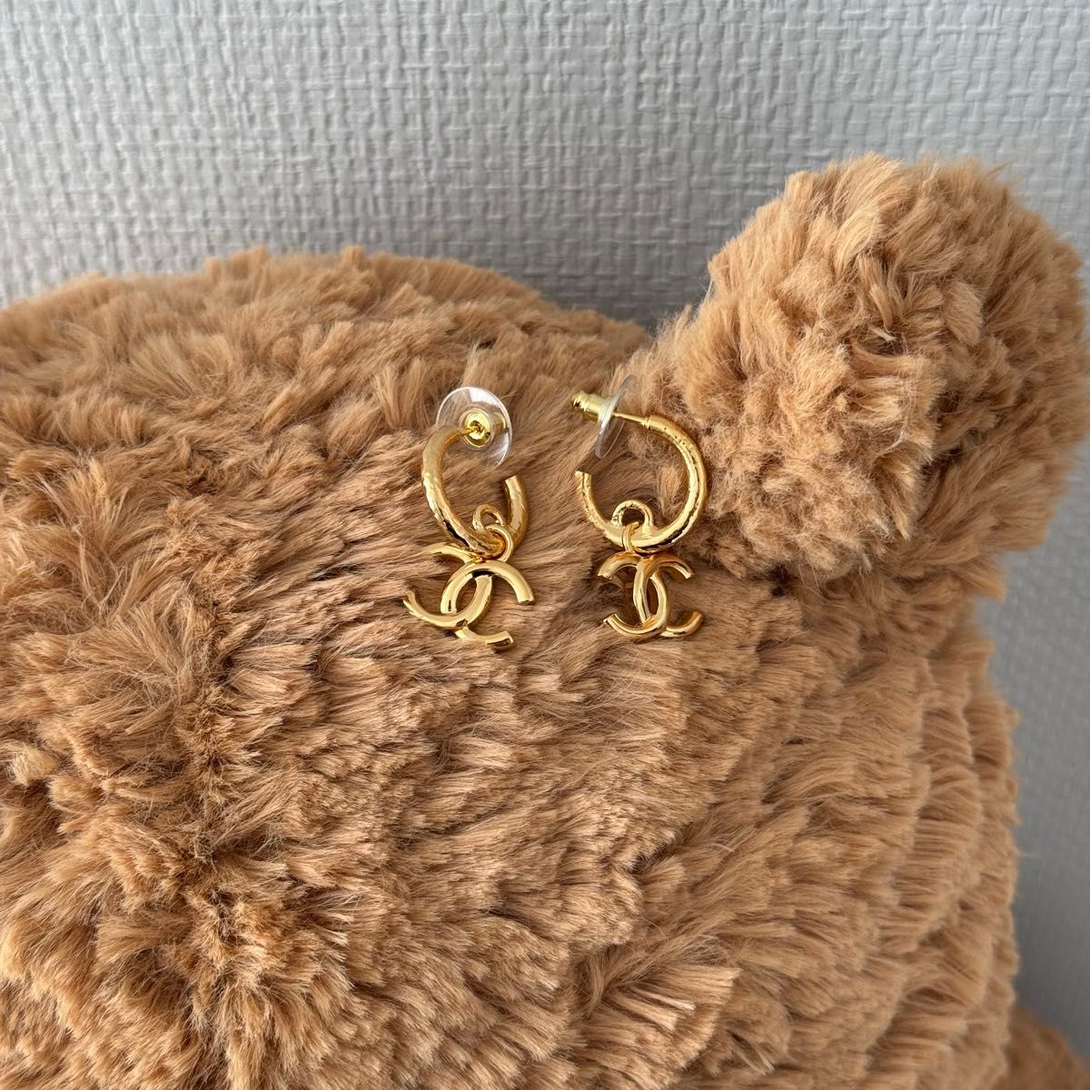 新品未使用 Chanel シャネル ココマーク フープピアス ゴールド 新品未使用 Chanel シャネル ココマーク フープピアス ゴールド