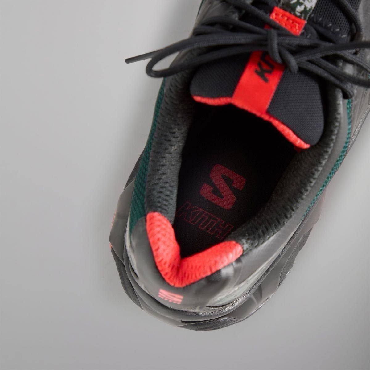 新品28 5/KITH × Salomon XT-4K Bright White/Ashes of Roses 新品28 5/KITH × Salomon XT-4K Bright White/Ashes of Roses