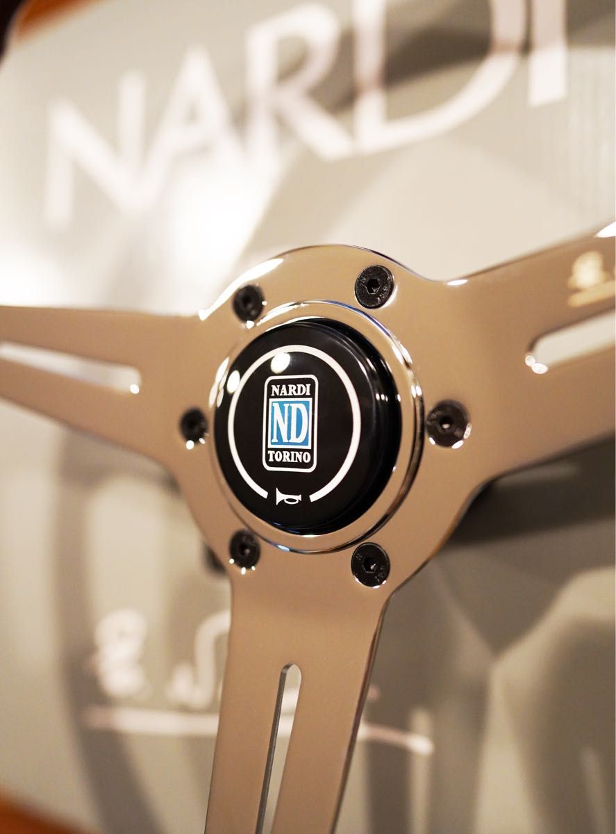 名門 NARDI TORINO ウッド ステアリング ブラウン 当時物 ボス付き 年末大特価】ナルディ(NARDI)クラシック ウッドステアリング