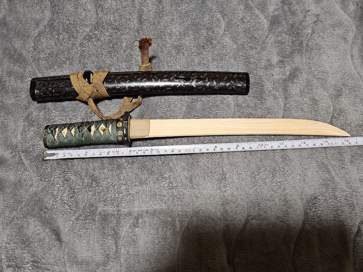 江戸期 割笄 赤銅 金象嵌 ①優品刀装具。短刀拵え。赤銅縁頭鍔金象嵌色絵。両櫃。銀線入り