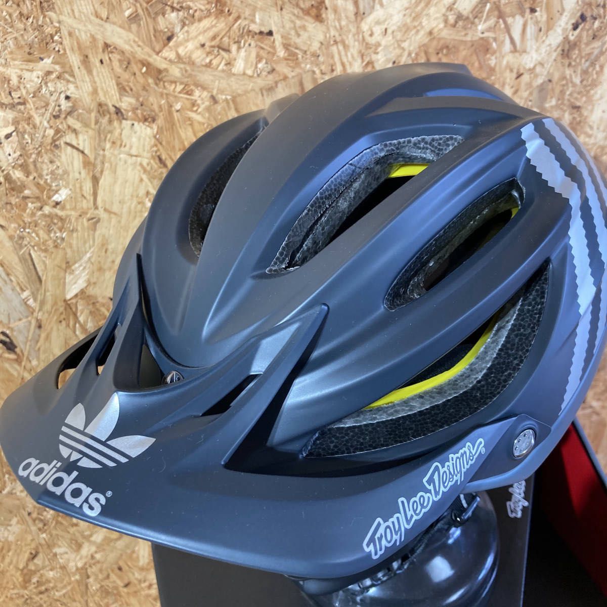 adidas Troy Lee designs A2 Mips ヘルメット コラボ 別注 限定 adidas Troy Lee designs A2 Mips ヘルメット コラボ 別注 限定