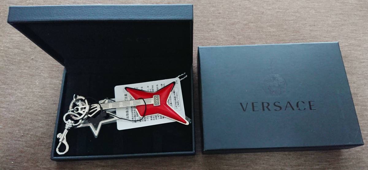 激安直営店 赤 ギター キーホルダー VERSACE 正規品 新品 ヴェルサーチ ギフト アクセサリー ベルサーチ その他 激安直営店 赤 ギター キーホルダー VERSACE 正規品 新品 ヴェルサーチ ギフト アクセサリー ベルサーチ その他