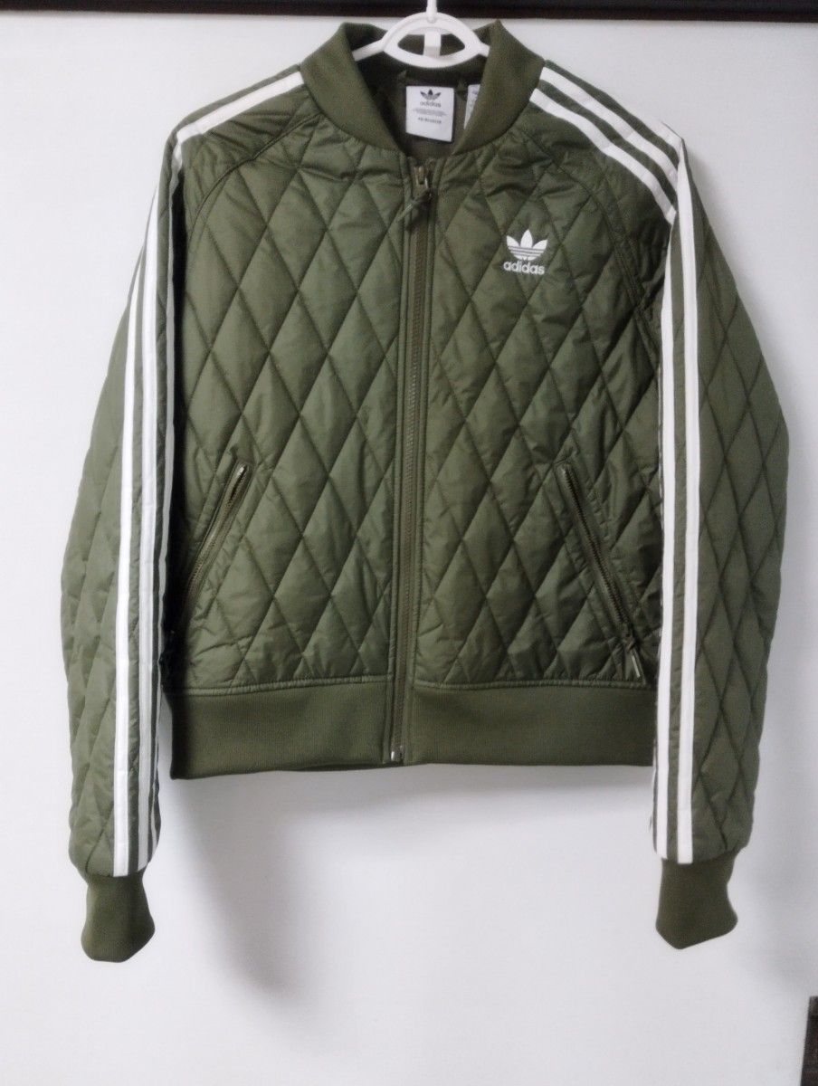 Adidas アディダス キルティングダウンジャケット カーキ(モス Adidas アディダス キルティングダウンジャケット カーキ(モス