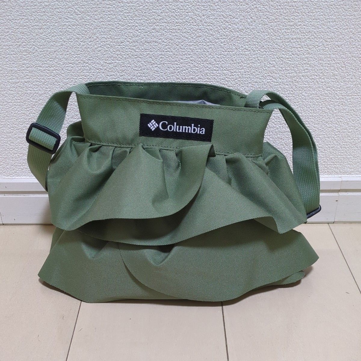 限定展開 Columbia コロンビア フリル ショルダー バッグ 未使用