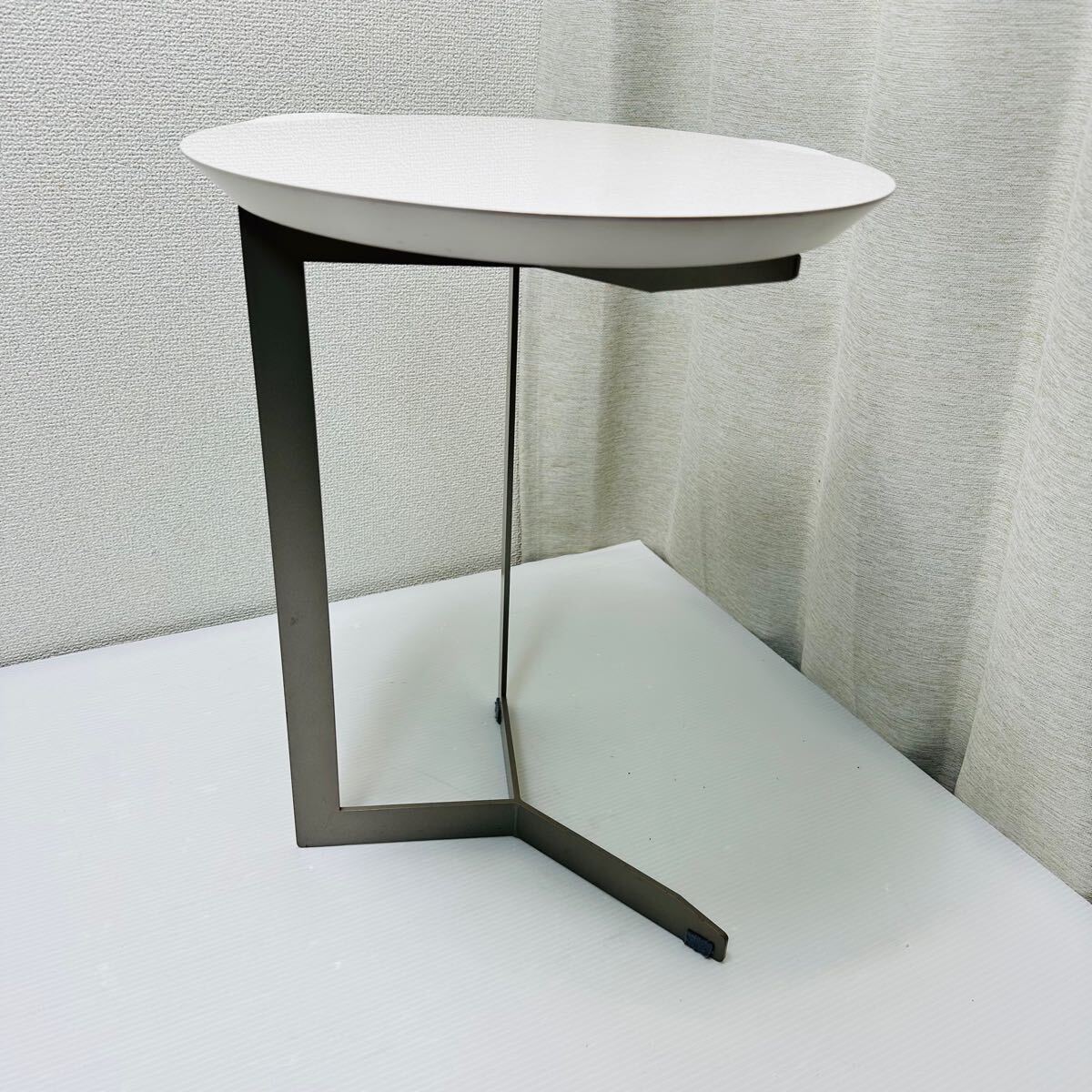現状品】 パモウナ Pamouna ガラスサイドテーブル 楕円形 TU 現状品】 パモウナ Pamouna ガラスサイドテーブル 楕円形 TU