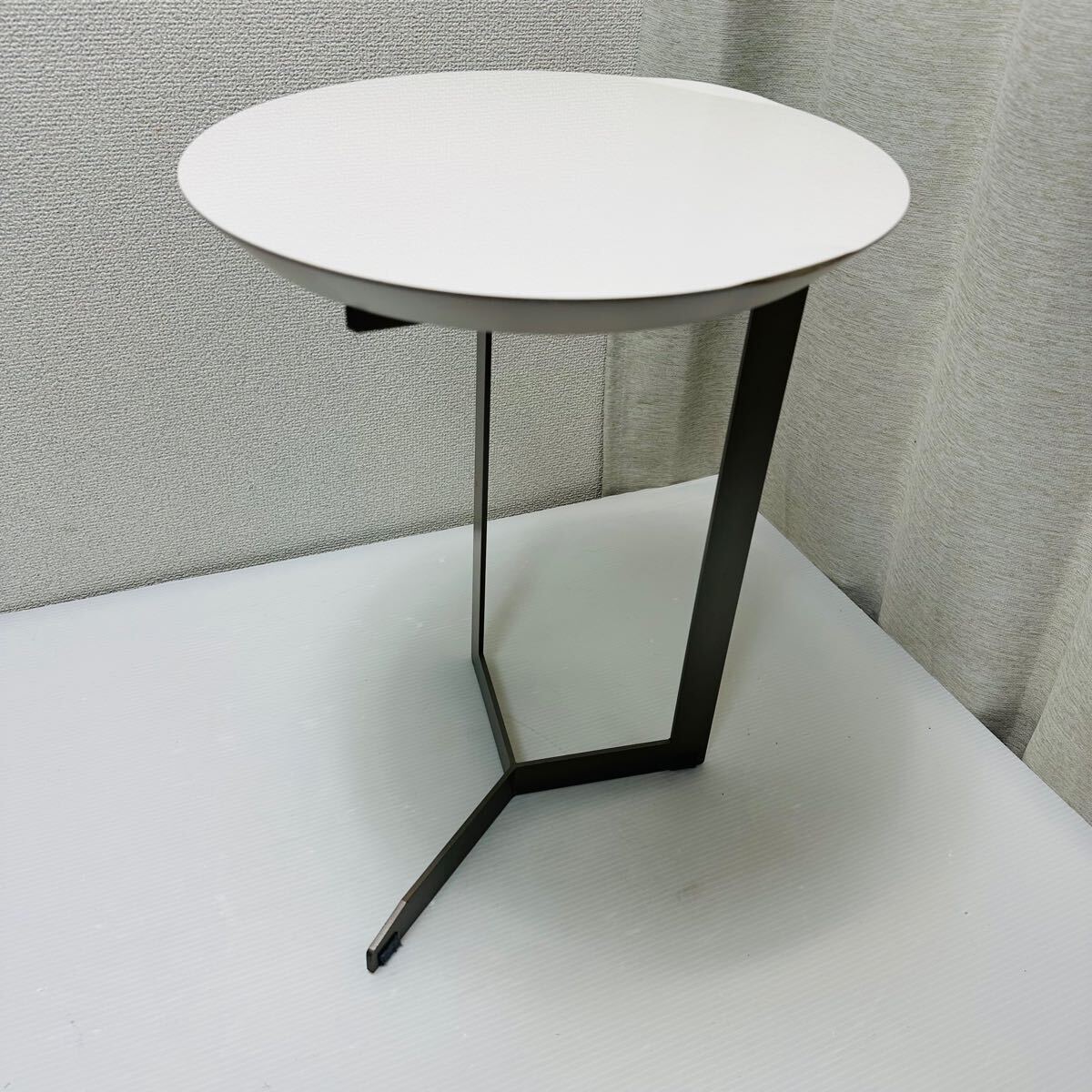 現状品】 パモウナ Pamouna ガラスサイドテーブル 楕円形 TU 現状品】 パモウナ Pamouna ガラスサイドテーブル 楕円形 TU