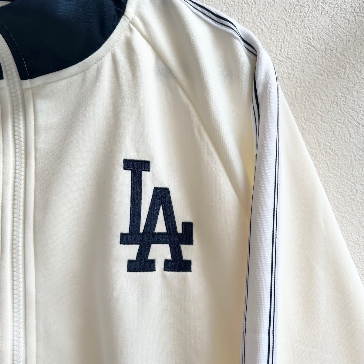 4L】MLB ロサンゼルス・ドジャース ロゴ刺繍トラックジャケット 4L】MLB ロサンゼルス・ドジャース ロゴ刺繍トラックジャケット