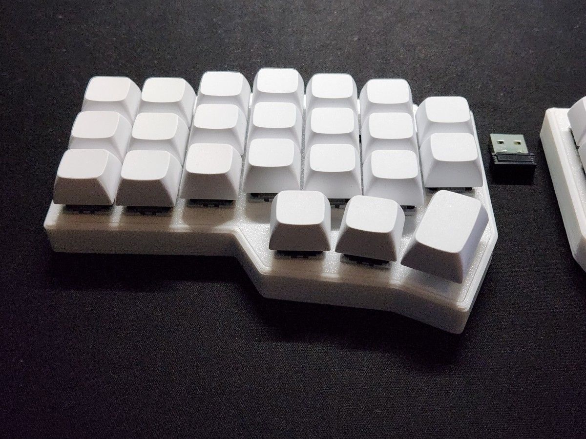 Corne v4系 Cherry ワイヤレス 無線 完成品 自作キーボード Corne v4系 Cherry ワイヤレス 無線 完成品 自作キーボード