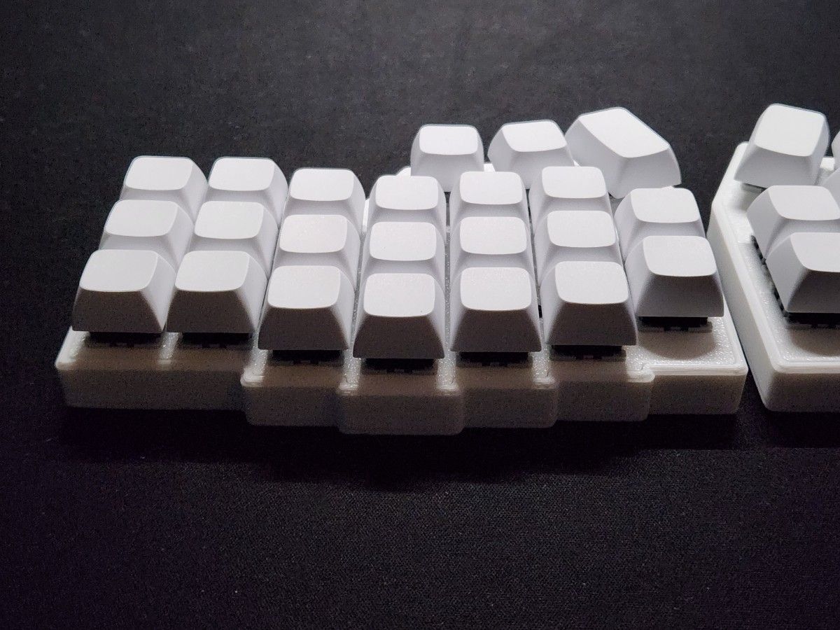 Corne v4系 Cherry ワイヤレス 無線 完成品 自作キーボード Corne v4系 Cherry ワイヤレス 無線 完成品 自作キーボード