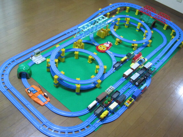 なんでも鑑定団よりも驚き! ☆プラレール☆単線・複線 立体Wループ トーマス、パーシー 鉄橋 セット