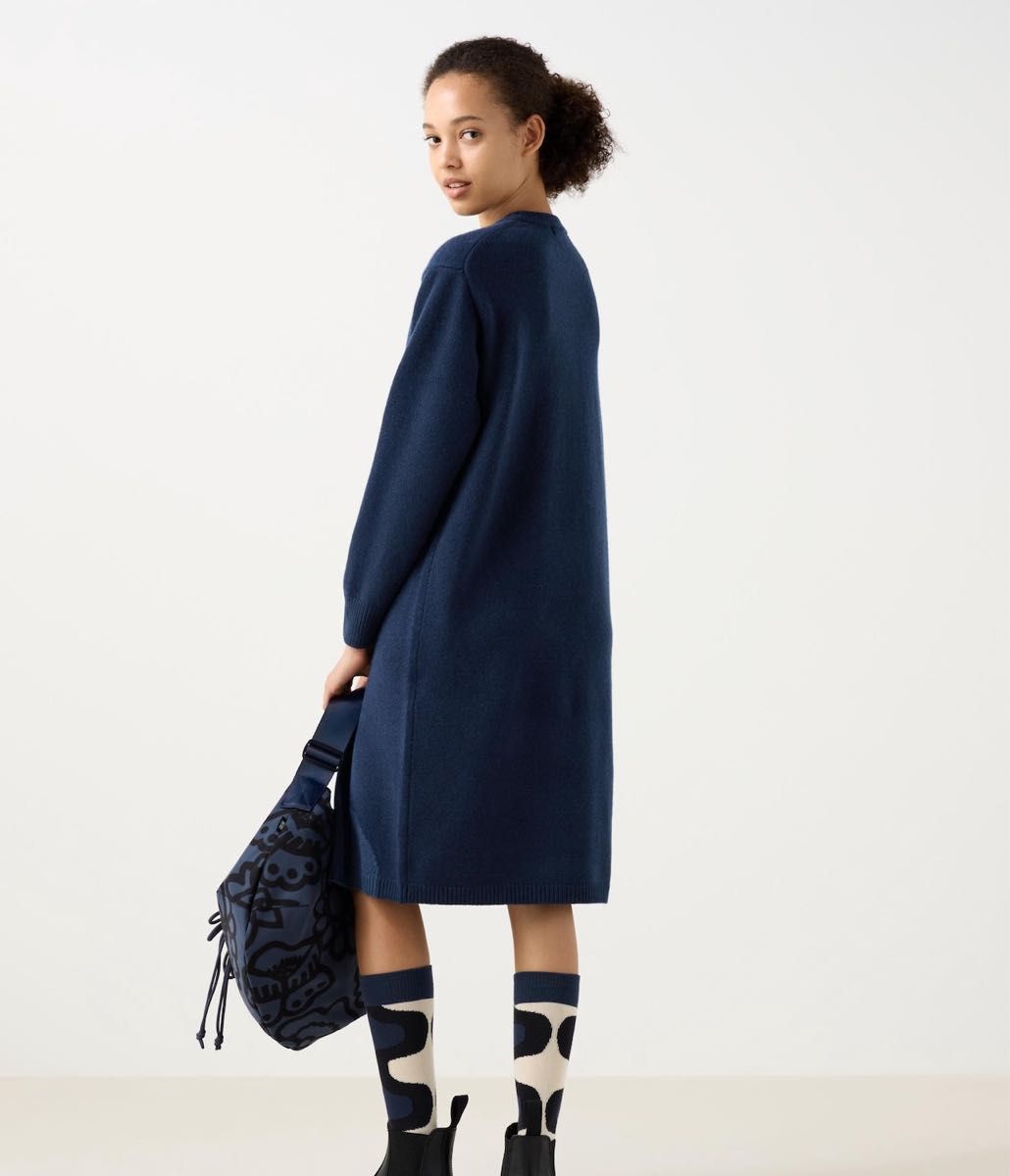 新品 ユニクロ marimekko マリメッコ ラムクルーネック 新品 ユニクロ marimekko マリメッコ ラムクルーネック