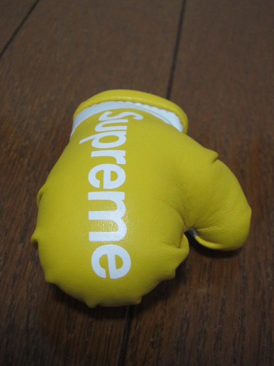 supremeシュプリーム ボクシンググローブキーホルダー - 小物 supremeシュプリーム ボクシンググローブキーホルダー - 小物
