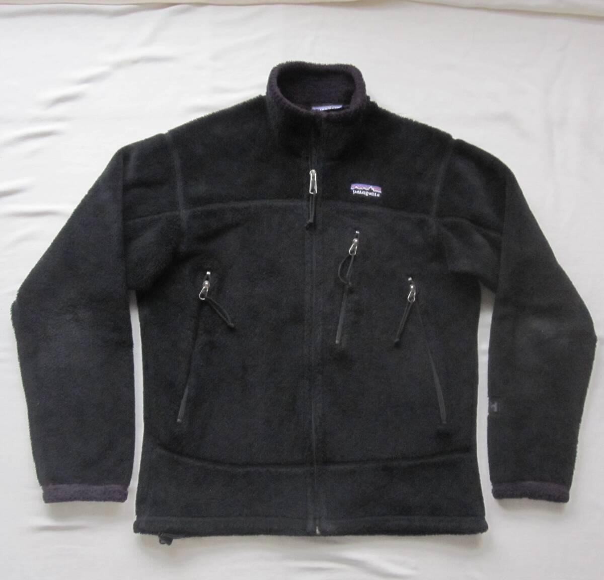☆ ´02 パタゴニア R4 ジャケット (S) 黒×紫 / 刺繍タグ / USA製 ☆ ´02 パタゴニア R4 ジャケット (S) 黒×紫 / 刺繍タグ / USA製