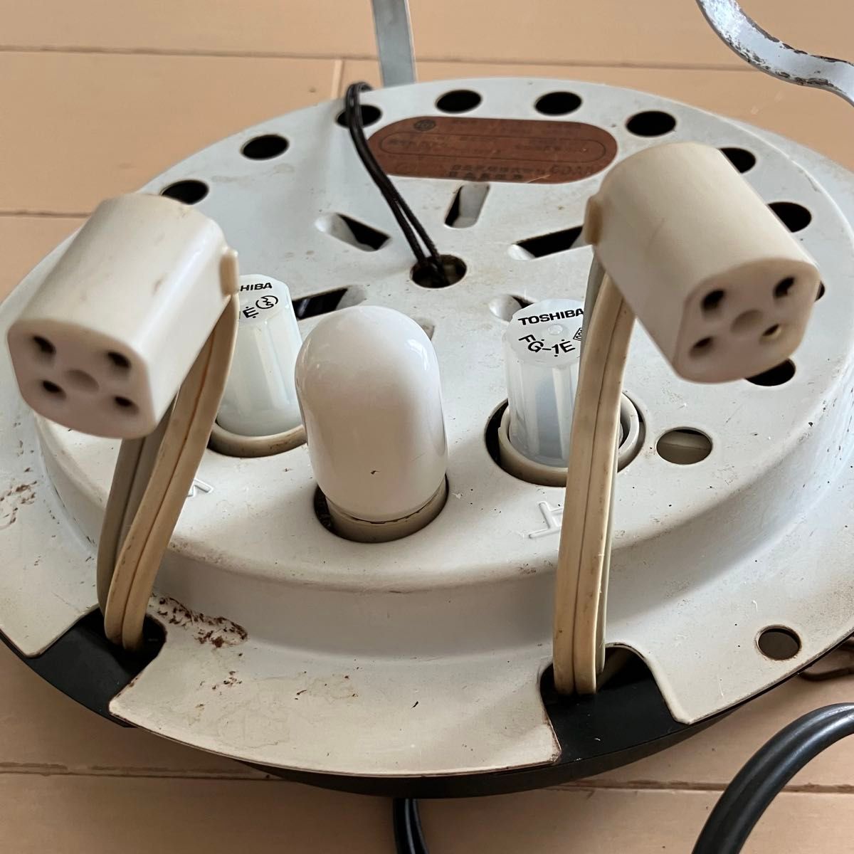 昭和レトロ 吊り下げ 電灯 照明 ペンダントライト 蛍光灯 日立 昭和レトロ 吊り下げ 電灯 照明 ペンダントライト 蛍光灯 日立