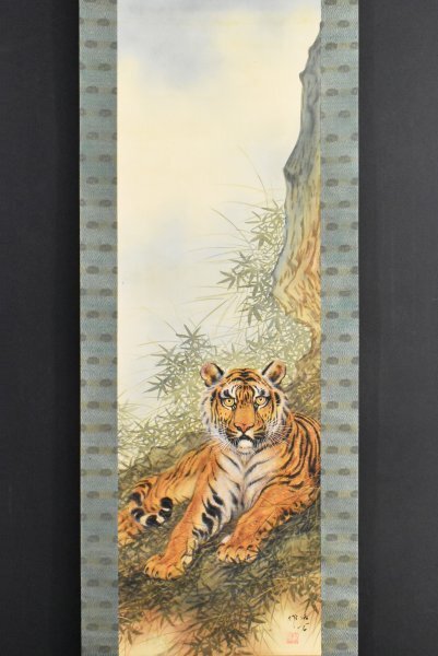 K4772 真作 三尾呉石「猛乕」紙本 合箱 肉筆 虎 大橋翠石師事 K4772 真作 三尾呉石「猛乕」紙本 合箱 肉筆 虎 大橋翠石師事