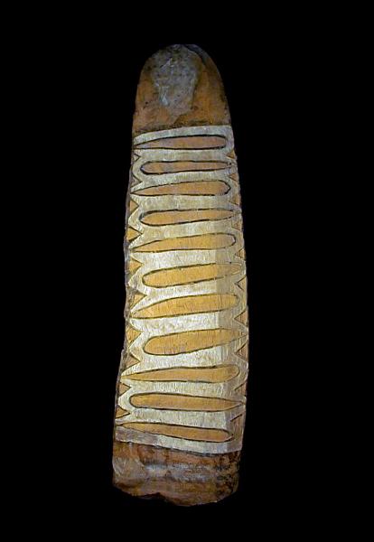 インドネシア・アスマットの原始美術（コロワイ民族の戦闘楯
