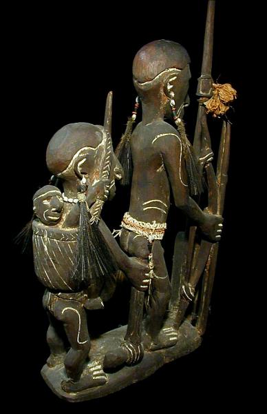 インドネシア・特価パプア州アスマットの原始美術（夫婦と赤子）_画像3