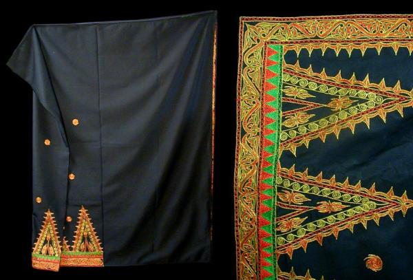 インドネシア・アチェの伝統刺繍サルン＆スレンダン（黒・B）_画像2