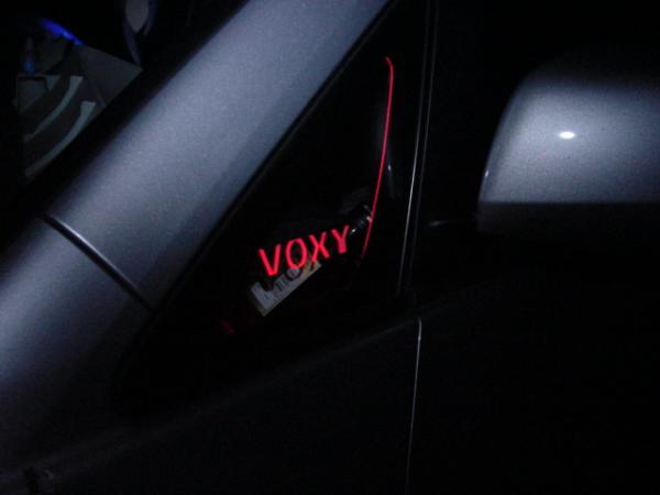 光るエンブレム Ａピラー ＬＥＤ パネルR VOXY ヴォクシー_画像3