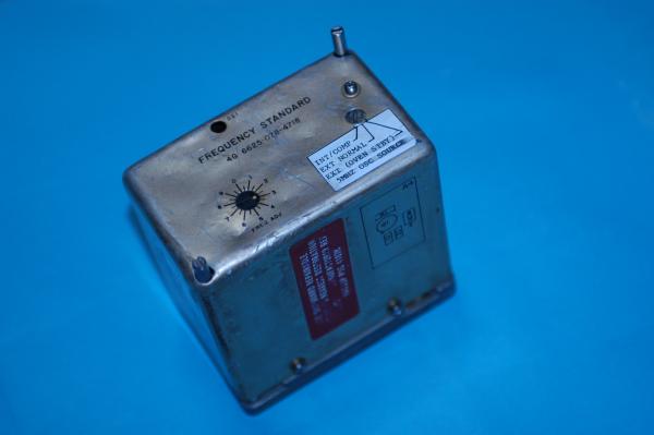 オシレータ　発信器?。礛hz