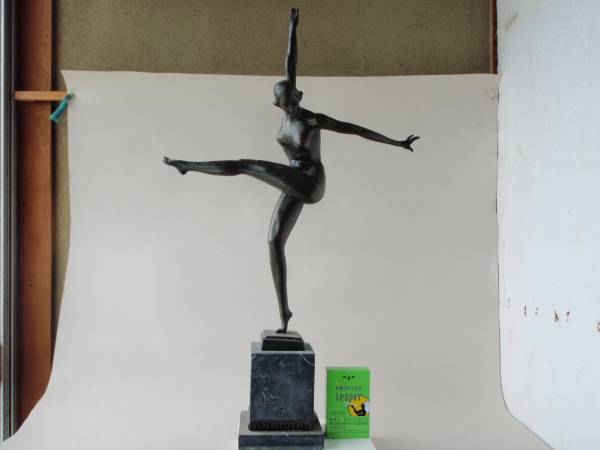 ..a-ru декоративный элемент мрамор bronze автор автограф ( изображен на фотографии )