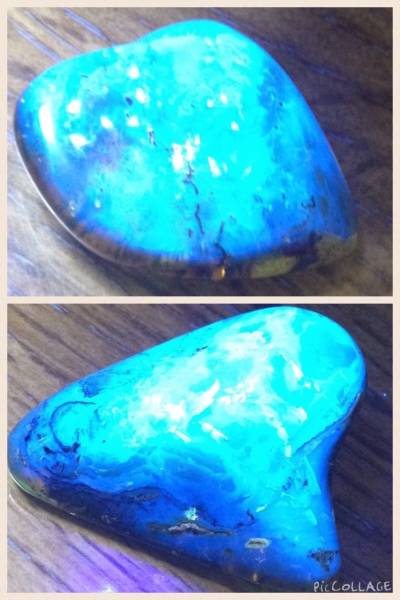 天然ブルー琥珀 裸石 2個 鑑別書付き 送料無料_紫外線ライト照射時