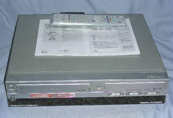 東芝HDD+VTR+DVD一体型3in1ハイビジョン多機能レコーダRD-XV81純正リモコン等付き動作確認済み全デジタル放送対応VHSテープDVD化にも最適__