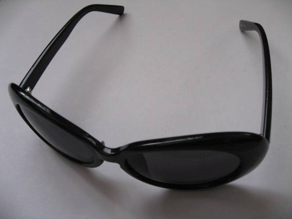 【新品?即決】強(qiáng)い日差しから大切な眼を守る　ＵＶカット男性/女性兼用　黒メガネ　　全國一律送料：510円